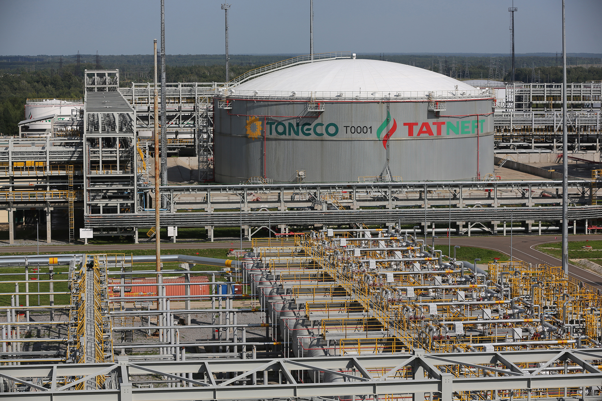 За 1000 км від України. Що відомо про атаку на завод з "Шахедами" та НПЗ у Татарстані